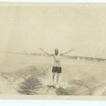 04.03a 1923, George Lyon waterskiing